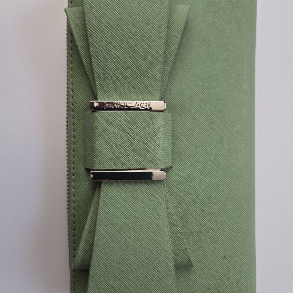 Betsy Johnson Boxed Zip Around Bow Wallet Wristlet - Picture 6 of 8